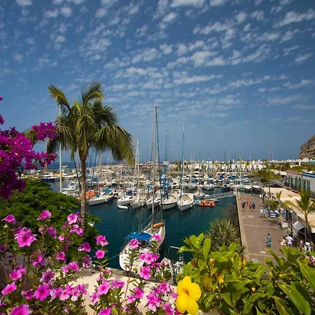 In Palmas Near Canteras